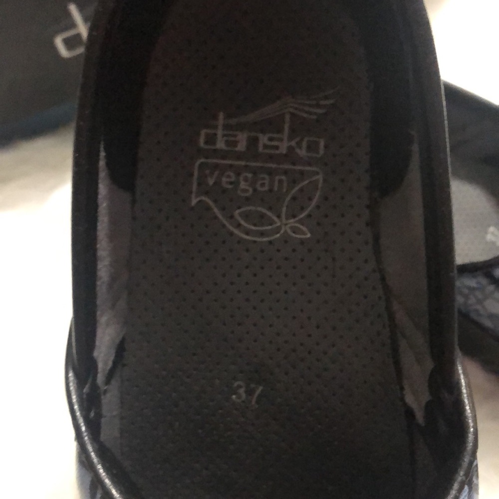 Dansko women’s shoes - Picture 3 of 4